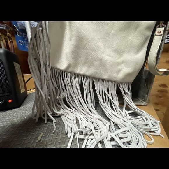 Off White Clutch With Western Fringe - Picture 4 of 6